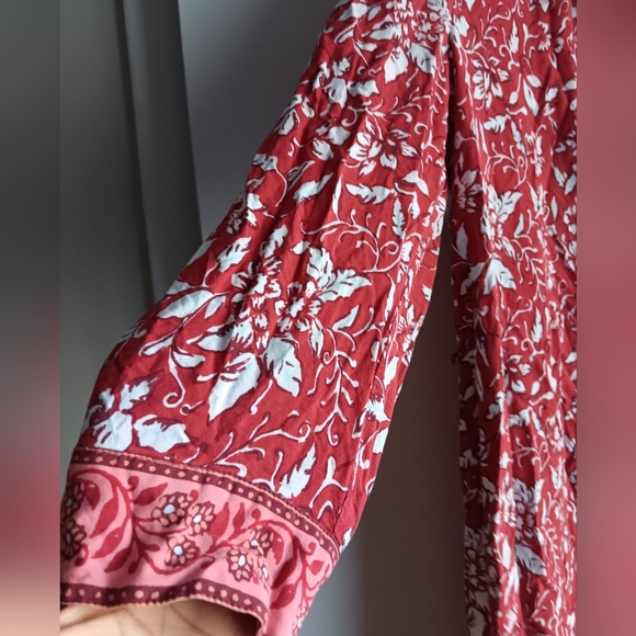 🚨LOFT Red and White Floral Blouse - Picture 3 of 4